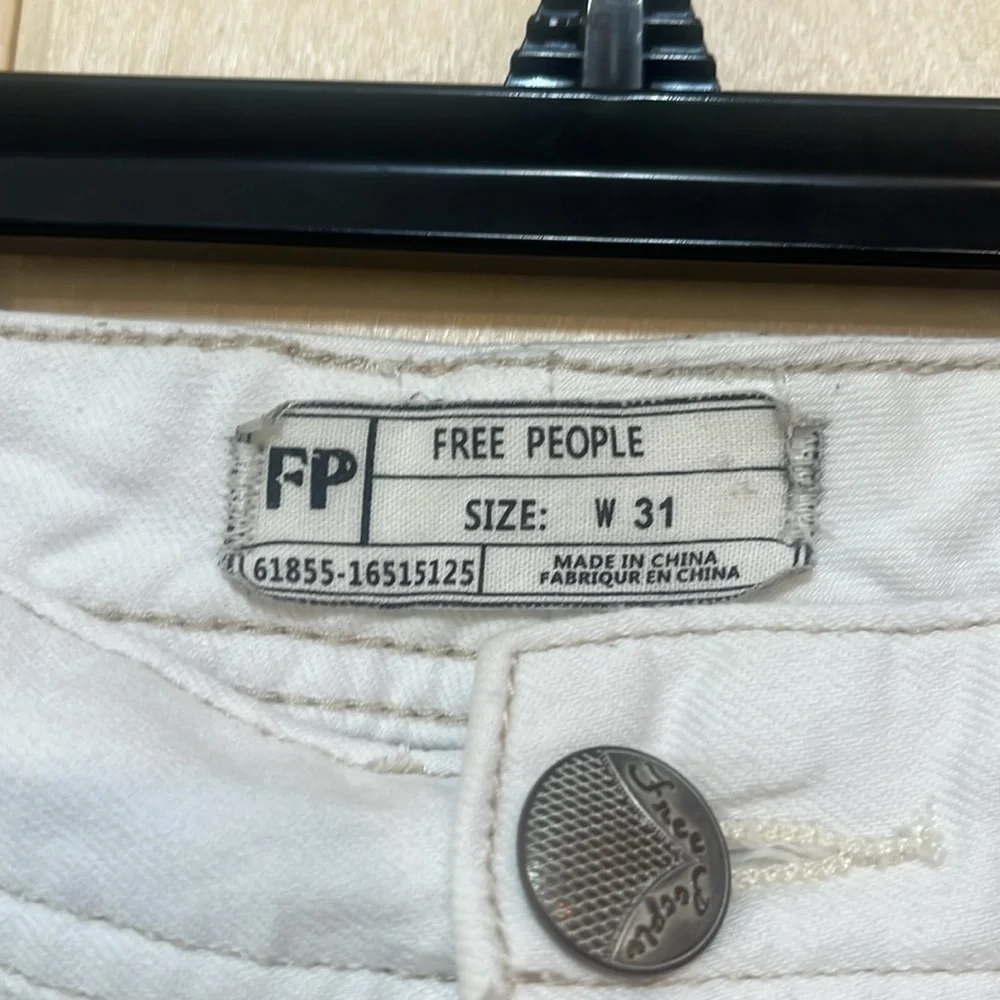 Free People White‎ Straight Leg Cropped Distressed Jeans Size 31 - Picture 3 of 5